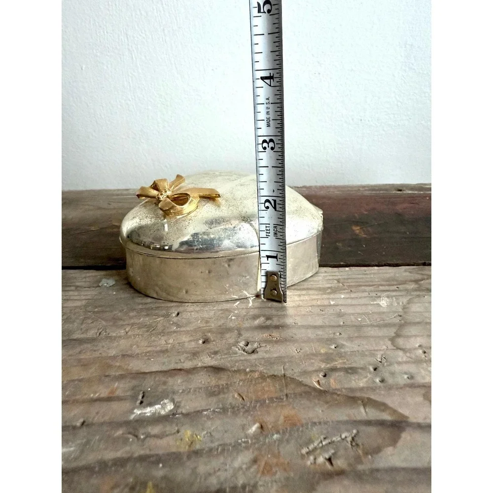 International Silver Co Heart Shaped Silverplate Trinket Box‎